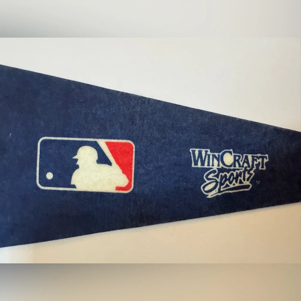 MLB Boston Red Sox Vintage 2004‎ Leather Strings Team Logo Baseball Pennant Flag